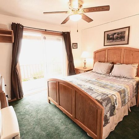Front Room Lynnview Lodge Хайнс Екстериор снимка